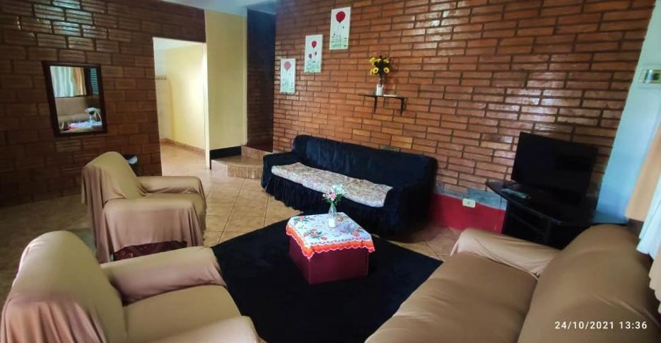 Iguazu Alojamiento "La Casa" Пуерто-Іґуасу Екстер'єр фото